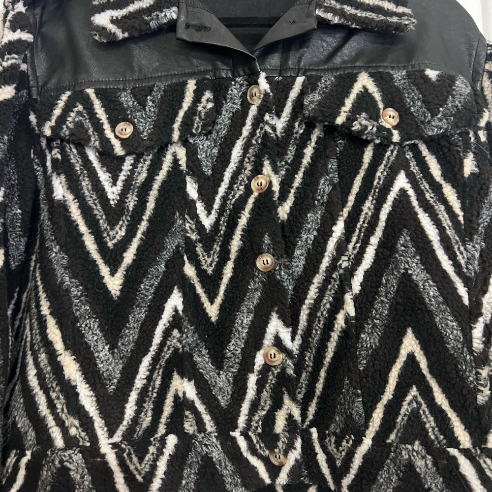 POL Jacket - Picture 2 of 5